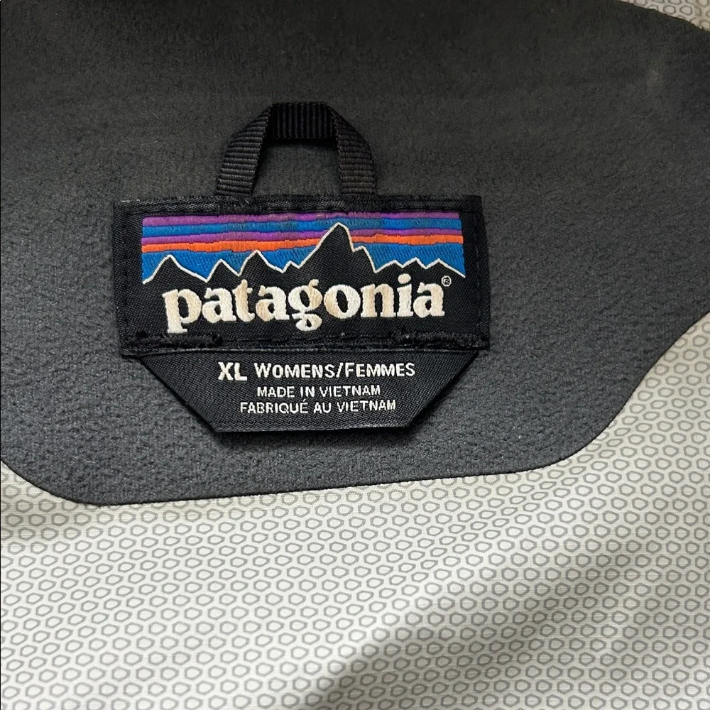 Patagonia Women's Torrentshell 3L Rain Jacket Black, Size XL - Picture 2 of 8